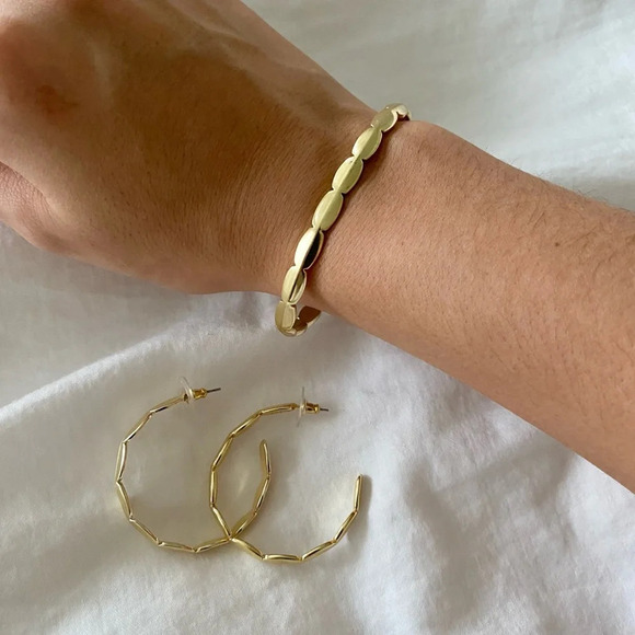 Kendra Scott Brooke Cuff Bracelet and Hoop Earrings Set in Gold - Picture 4 of 8